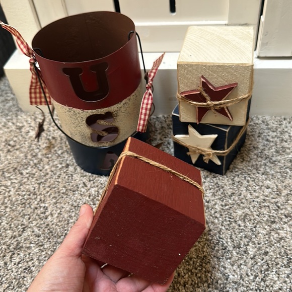 USA Red White Blue Candle Holder and Wood Blocks - Picture 3 of 3